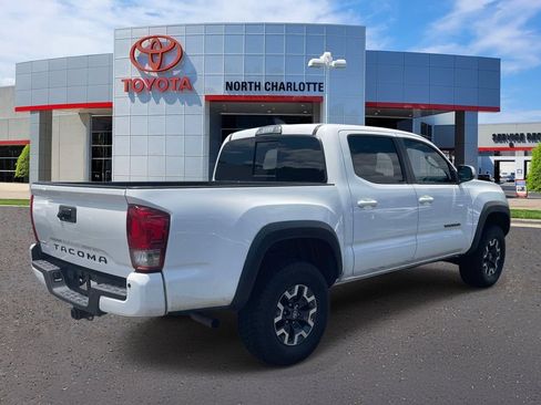 Used 2017 Toyota Tacoma TRD Off-Road w/ Premium & Technology Package AWD/4WD image 7