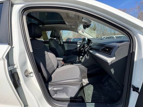 Certified 2023 Volkswagen Taos SE w/ Panoramic Sunroof Package image 23