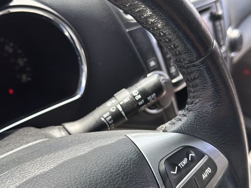 Used 2013 Toyota Highlander Limited AWD/4WD image 18