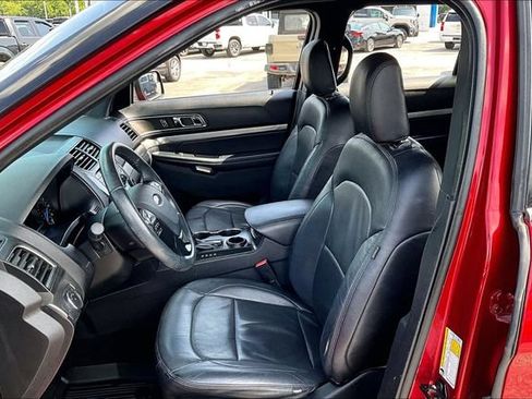 Used 2019 Ford Explorer XLT FWD image 21