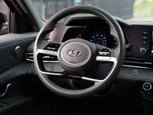 Used 2021 Hyundai Elantra SEL FWD image 32
