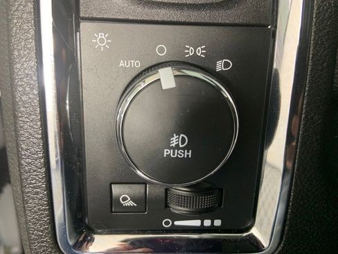 Used 2019 RAM 1500 Laramie AWD/4WD image 10