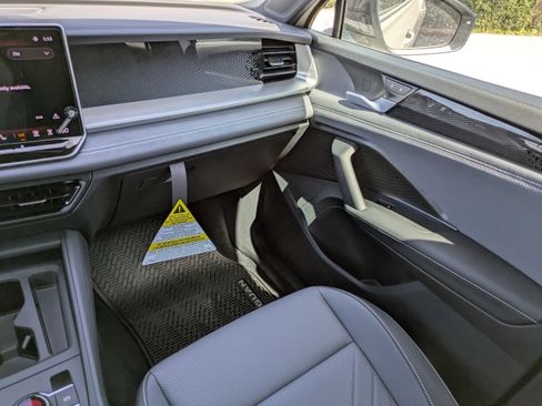 New 2026 Volkswagen Tiguan SE R-Line FWD image 18