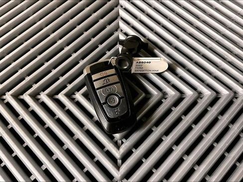 Used 2022 Ford Expedition Max Limited image 11