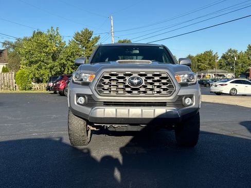 Used 2021 Toyota Tacoma TRD Sport image 2