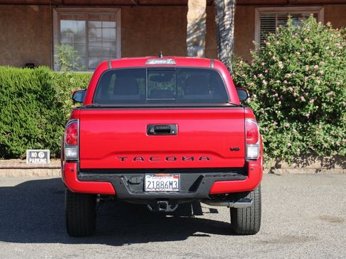 Used 2022 Toyota Tacoma TRD Sport image 7