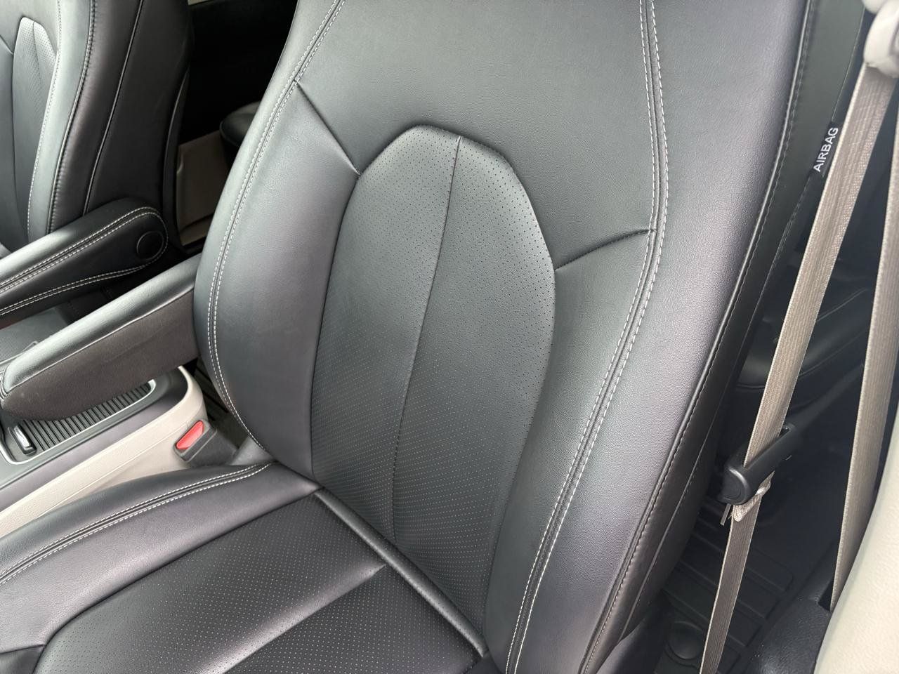 Used 2024 Chrysler Pacifica Limited FWD image 19