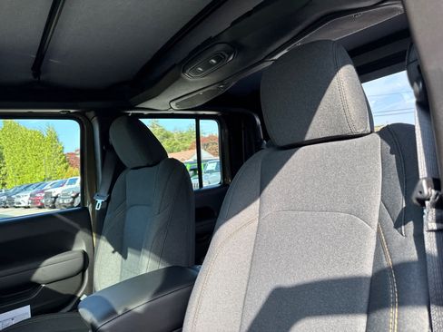 New 2025 Jeep Gladiator Sport image 14