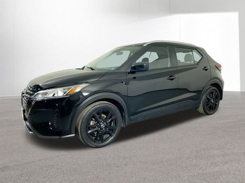 Used 2023 Nissan Kicks SV image 1