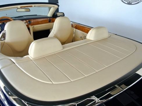 Used 2009 Bentley Azure RWD image 25
