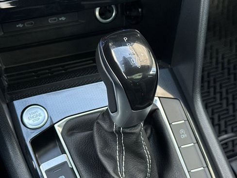 New 2026 Volkswagen Taos SE image 19