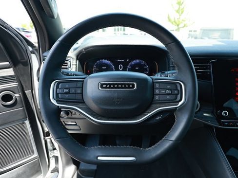 Used 2022 Jeep Wagoneer Series III AWD/4WD image 12