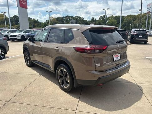 Used 2024 Nissan Rogue SV w/ SV Premium Package FWD image 5