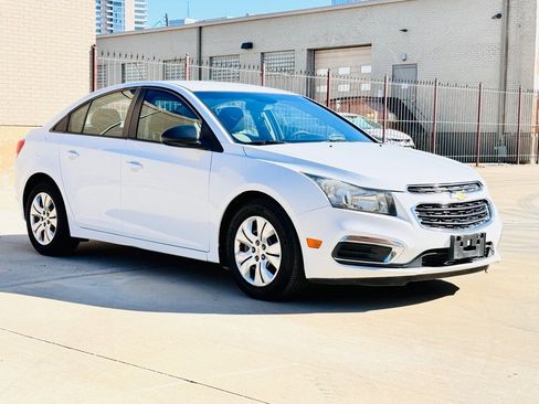 Used 2016 Chevrolet Cruze LS image 4