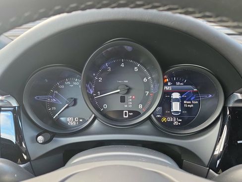 Certified 2022 Porsche Macan image 10