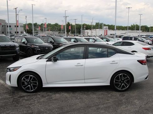 Certified 2025 Nissan Sentra SR w/ SR Premium Package FWD image 2