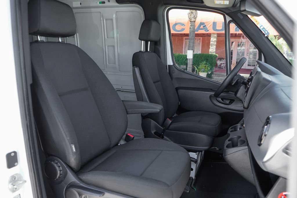 Used 2020 Mercedes-Benz Sprinter 1500 image 32