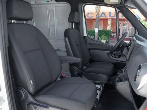 Used 2020 Mercedes-Benz Sprinter 1500 image 32