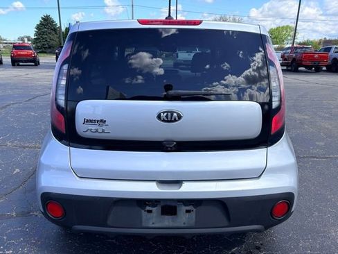 Used 2019 Kia Soul w/ Convenience Package FWD image 2