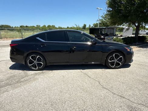 Used 2023 Nissan Altima 2.5 SR w/ SR Premium Package FWD image 6
