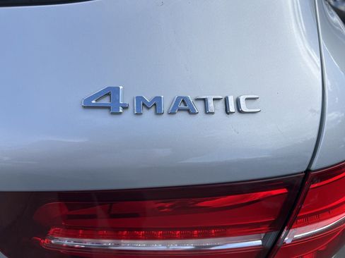 Used 2019 Mercedes-Benz GLC 350e 4MATIC image 24