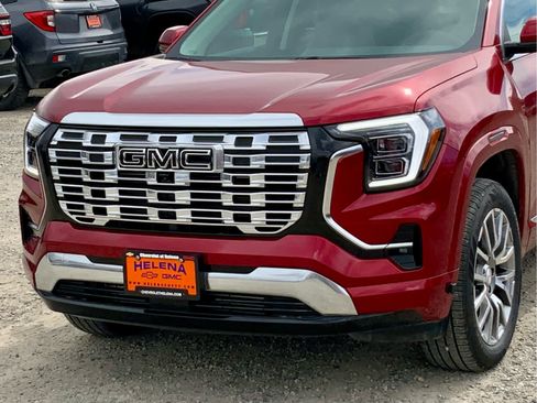 New 2026 GMC Terrain Denali w/ LPO, Black Badging Package image 9