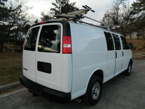 Used 2019 Chevrolet Express 2500 w/ Communications Package image 7