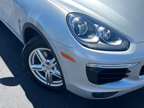 Used 2017 Porsche Cayenne S AWD/4WD image 2