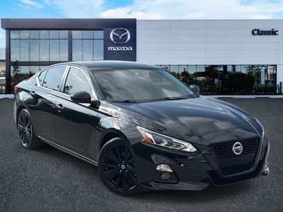 Used 2022 Nissan Altima 2.5 SR w/ Midnight Edition Package