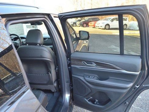 New 2025 Jeep Grand Cherokee Limited image 31