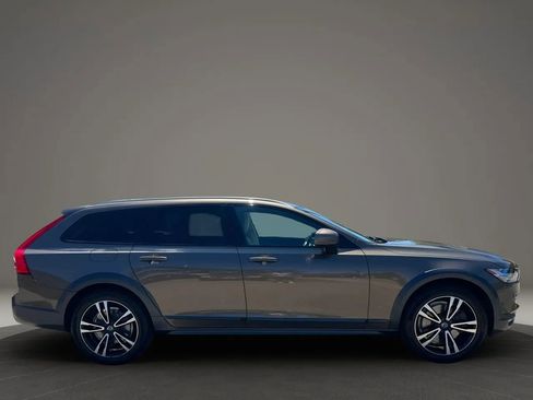 Used 2018 Volvo V90 T5 Cross Country w/ Convenience Package AWD/4WD image 4