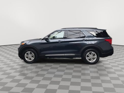 Certified 2022 Ford Explorer XLT w/ Equipment Group 202A AWD/4WD image 40
