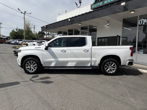 Used 2019 Chevrolet Silverado 1500 High Country w/ Technology Package AWD/4WD image 3