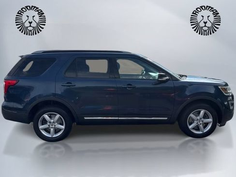 Used 2017 Ford Explorer XLT w/ Equipment Group 202A AWD/4WD image 5