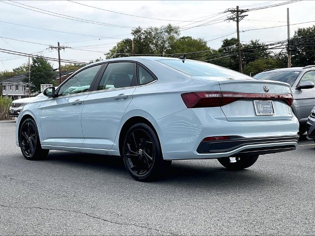 Certified 2025 Volkswagen Jetta SE w/ Sunroof Package FWD image 3
