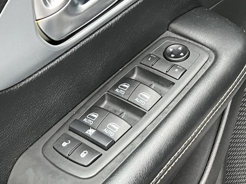 Used 2020 Chrysler Pacifica Touring-L Plus image 18