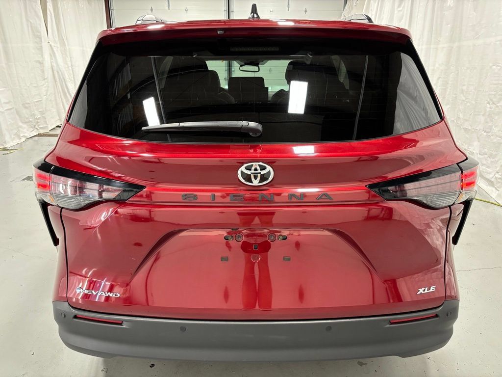 Used 2026 Toyota Sienna XLE AWD/4WD image 6