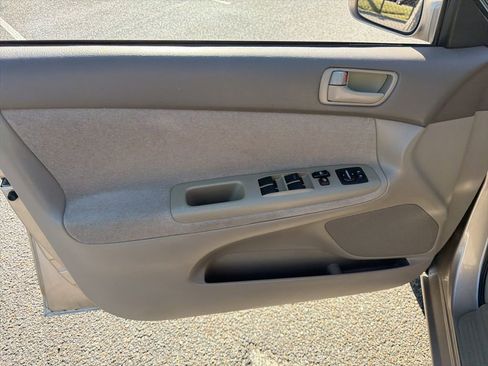 Used 2002 Toyota Camry SE FWD image 17