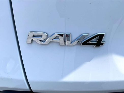 Used 2025 Toyota RAV4 XLE AWD/4WD image 10