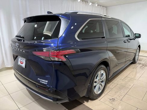 Certified 2023 Toyota Sienna Platinum image 5