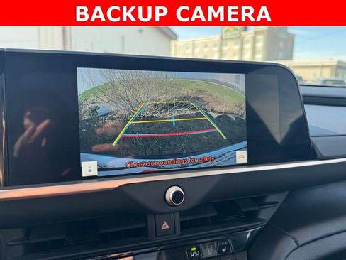 Certified 2025 Toyota Crown Signia AWD/4WD image 5