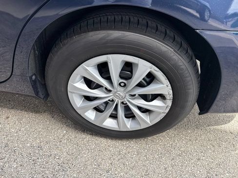 Used 2015 Toyota Camry LE FWD image 12