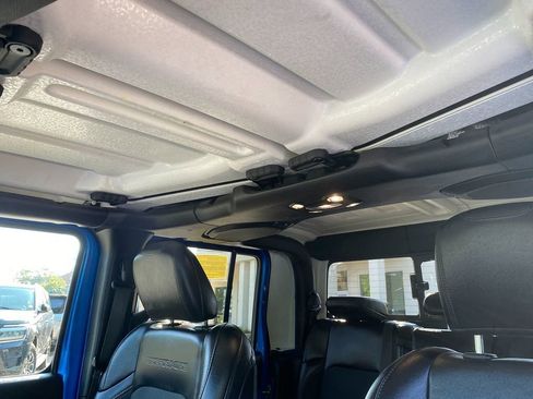 Used 2021 Jeep Gladiator Sport image 23