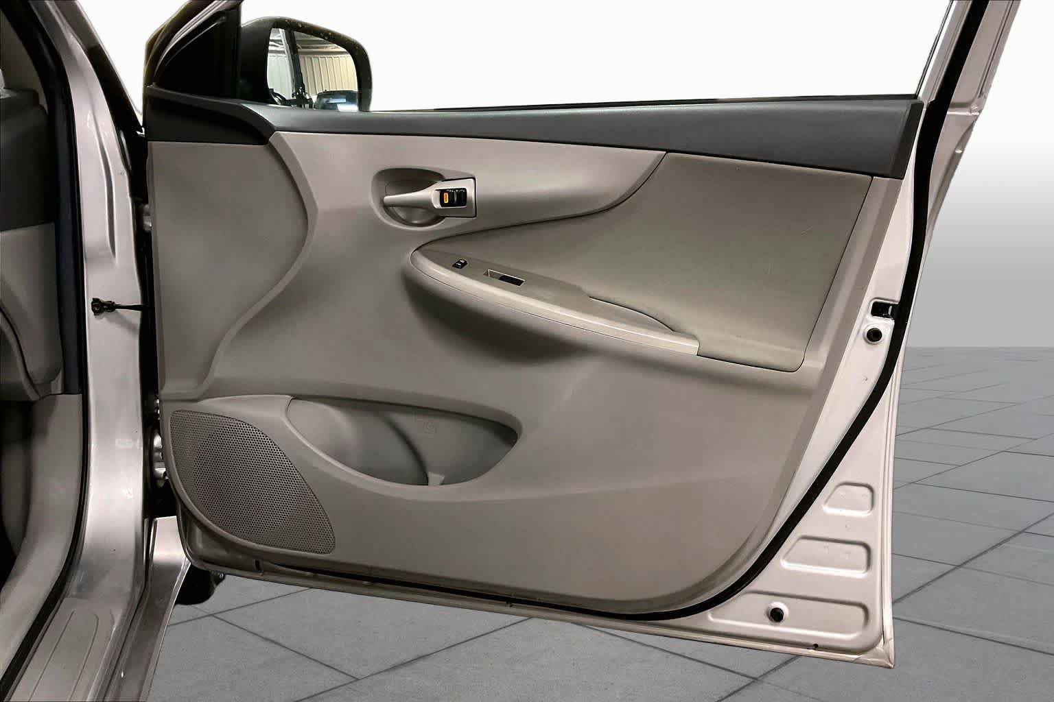Used 2010 Toyota Corolla LE FWD image 21
