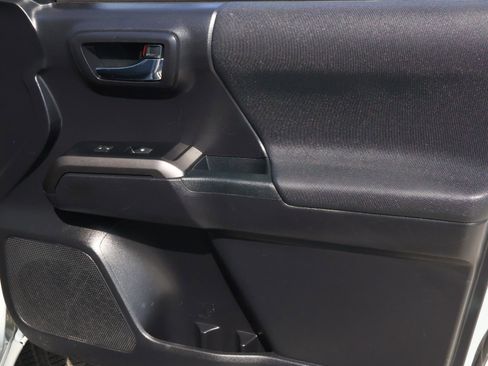 Used 2021 Toyota Tacoma TRD Sport w/ Technology Package image 16