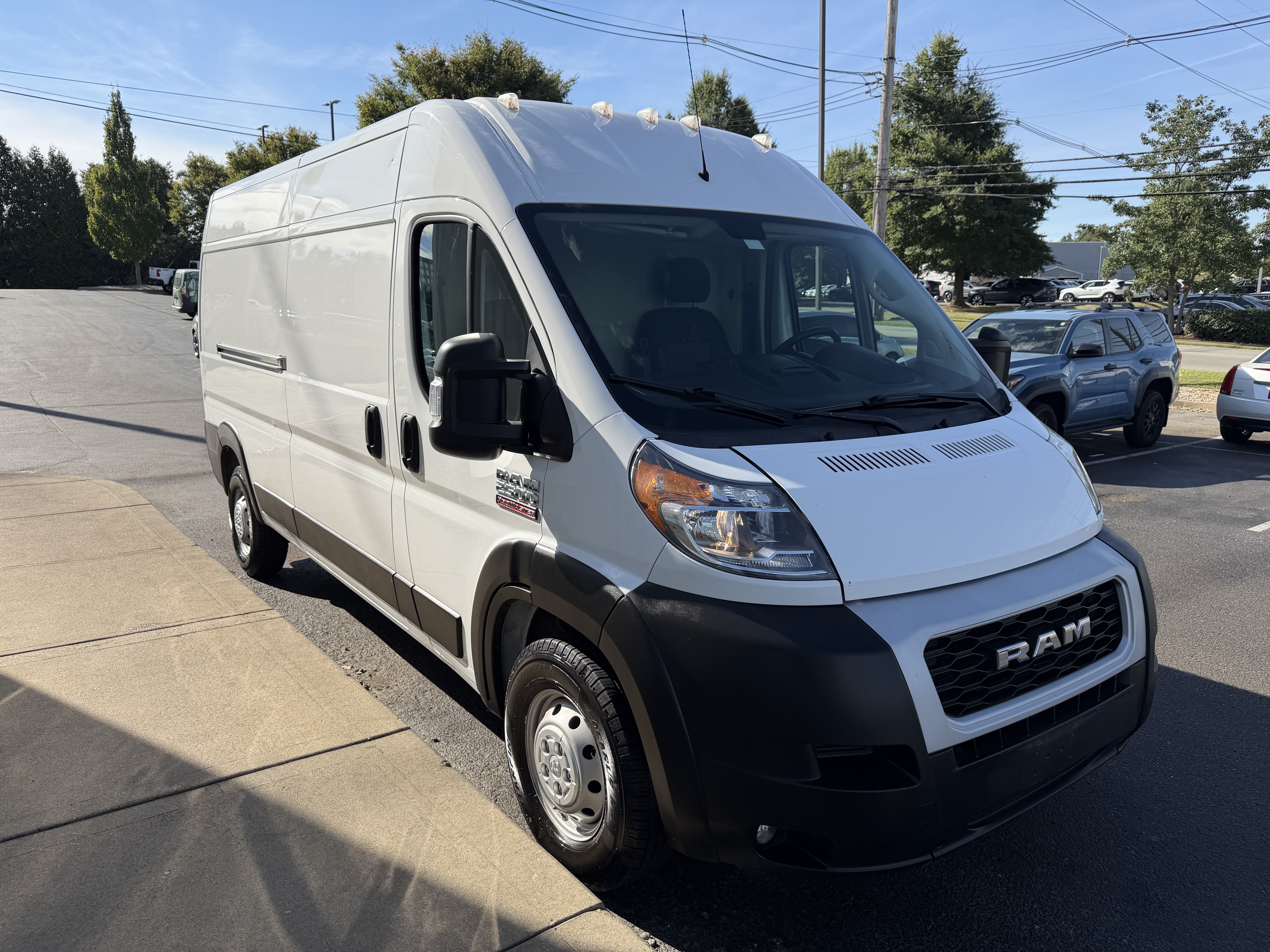 Used 2021 RAM ProMaster 2500 w/ Convenience Group FWD image 2