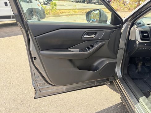 Used 2025 Nissan Rogue SV AWD/4WD image 13