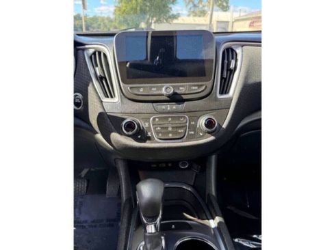 Used 2022 Chevrolet Malibu LT FWD image 12