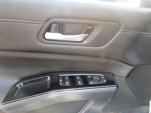 Used 2023 Nissan Pathfinder SL AWD/4WD image 21