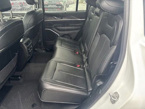 Used 2022 Jeep Grand Cherokee Limited w/ Luxury Tech Group II AWD/4WD image 22
